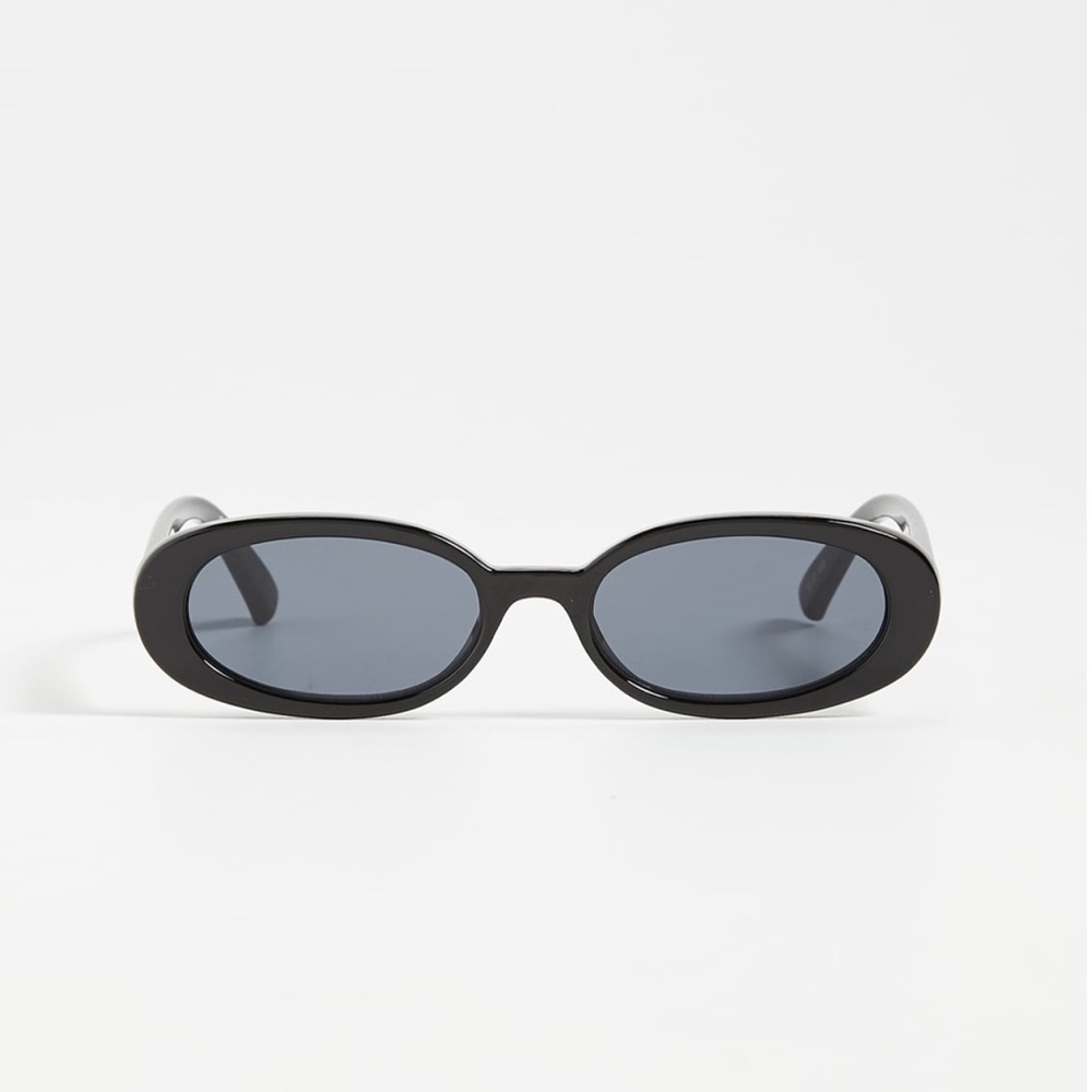 CLOSET CLOSING/LAST CHANCE✨LIKE NEW le specs outta love sunglasses in black